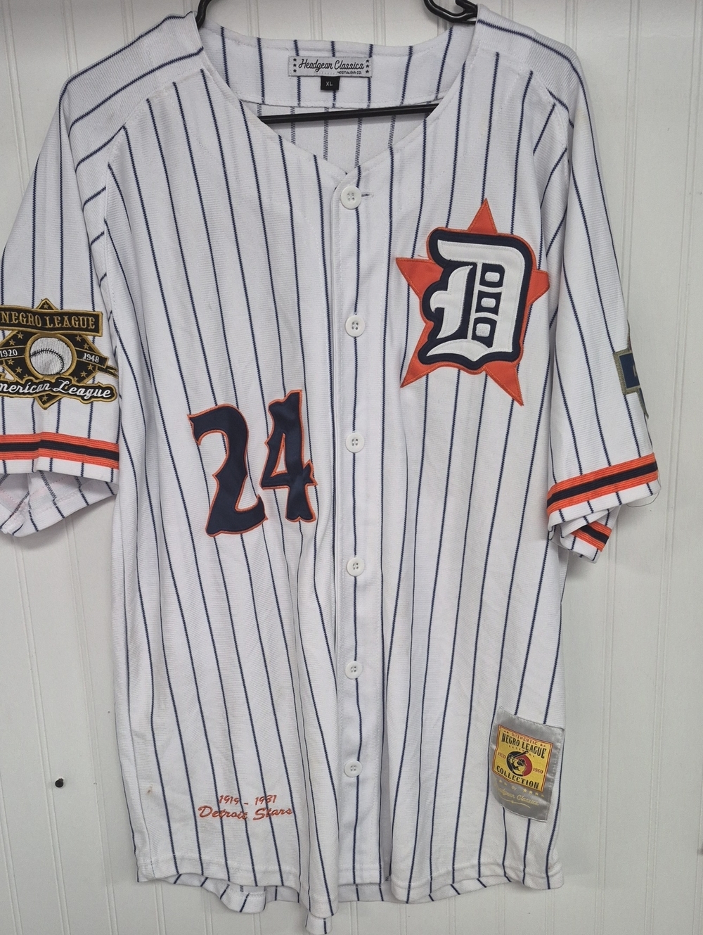 1017-  Xl Heritage Classics Men's White Pinstripe Baseball Jersey - 24 Logo